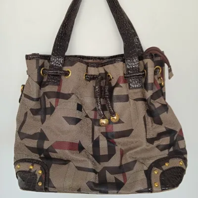 Sac à main marron a motifs